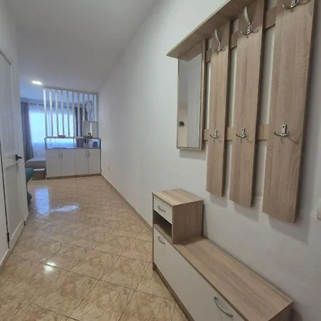 Pelican Apartment *